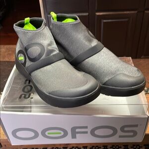 OOFOS NIB Women's 00mg High Recovery Booties Black/Grey Size 9.